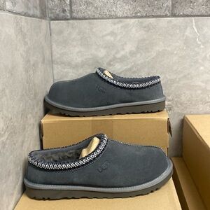 - UGG TASMAN